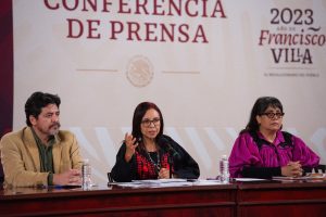 SEP reprueba la sola la idea de quema de libros de texto