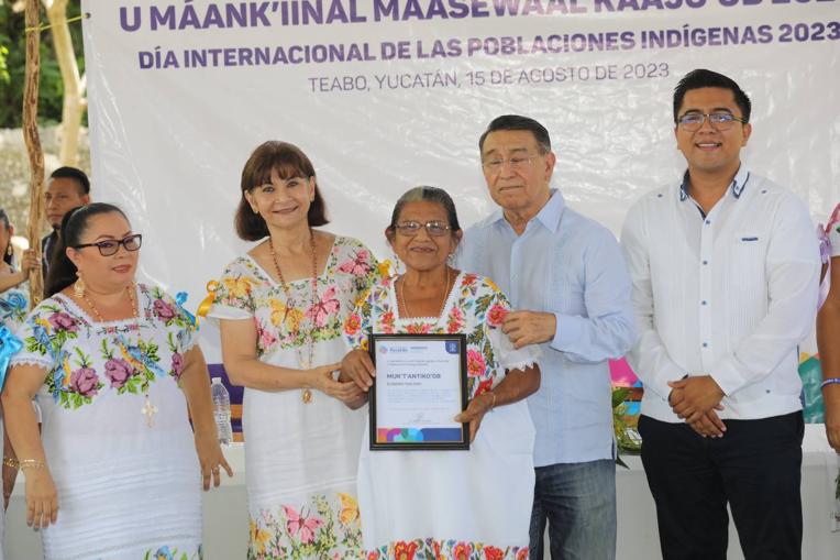 Gobierno del Estado reconoce aportaciones de hombres y mujeres en la conservación de la cultura maya