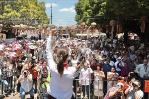 “Llevamos un año arriba en las encuestas” responde Sheinbaum a Ebrard