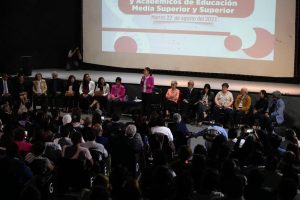 Sheinbaum ofrece acabar con rechazados en 2024