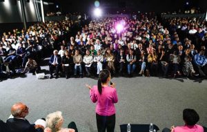 Sheinbaum ofrece acabar con rechazados en 2024