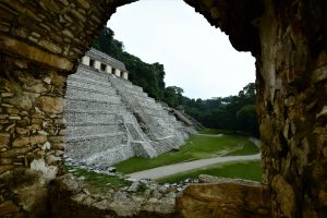 INAH locliza escultura de atlante en nuevo sendero a Chichén Itzá
