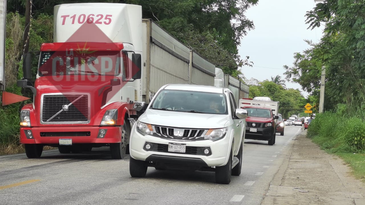 Atastecos piden semáforos peatonales para evitar accidentes