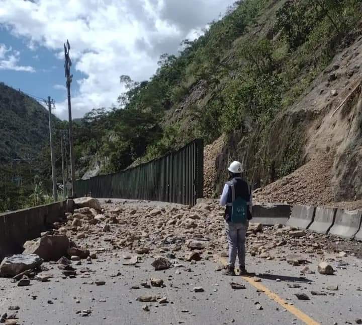 Un poderoso terremoto sacudió el centro de Colombia este jueves