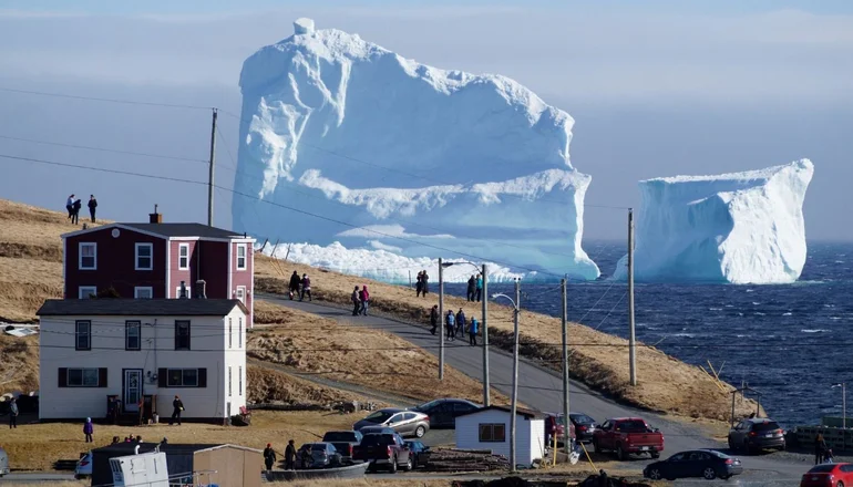 Enorme Iceberg es avistado en Canadá
