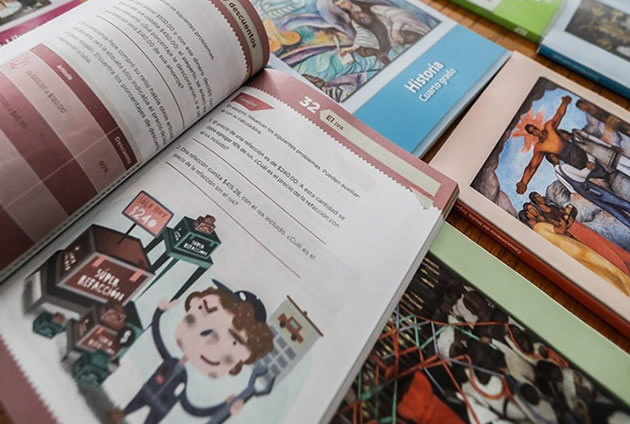 Contribuyen docentes poblanos en elaboración de libros de texto gratuitos
