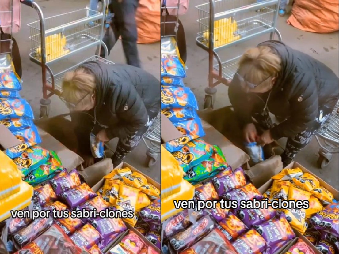 Señora rellena bolsas de Cheetos para su venta y se vuelve viral