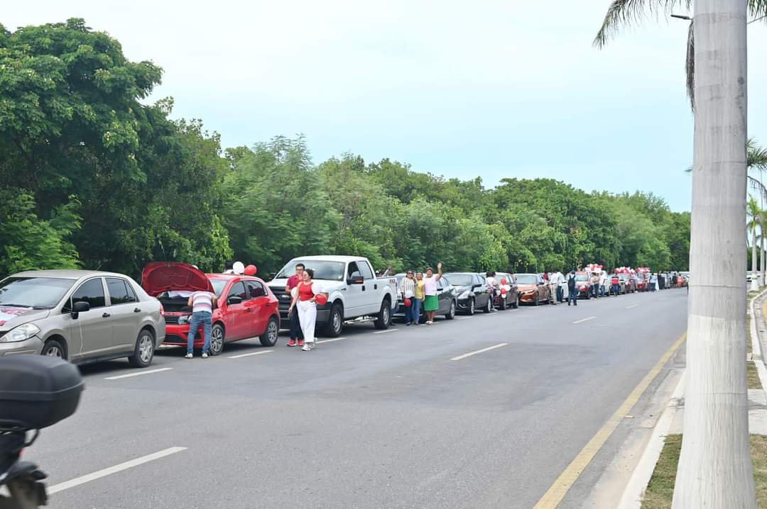 Campechanos realizan caravana de la victoria