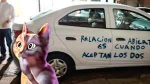 Ahora se sabe que el propietario del vehículo cuya placa termina en "KY" fue atrapado en medio de un lío amoroso