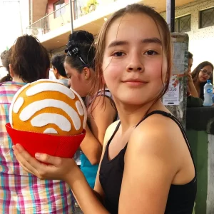 Participan personas de todas las edades con el único requisito de portar un melón
