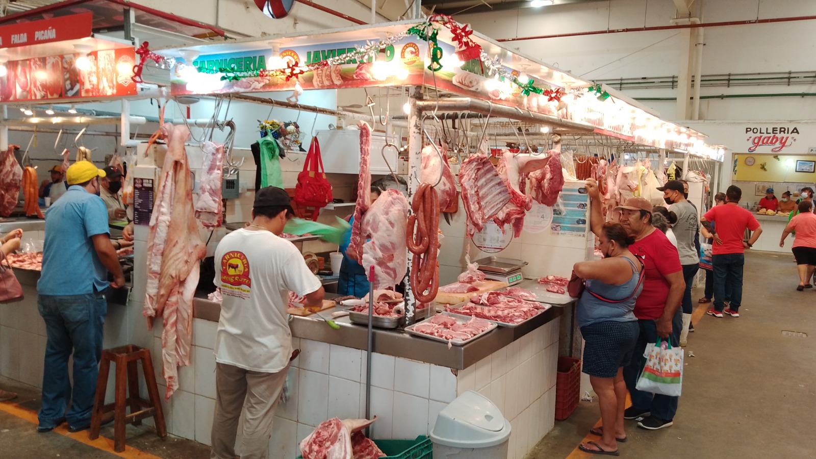 Carniceros del mercado principal de Ciudad del Carmen esperan un repunte en sus ventas