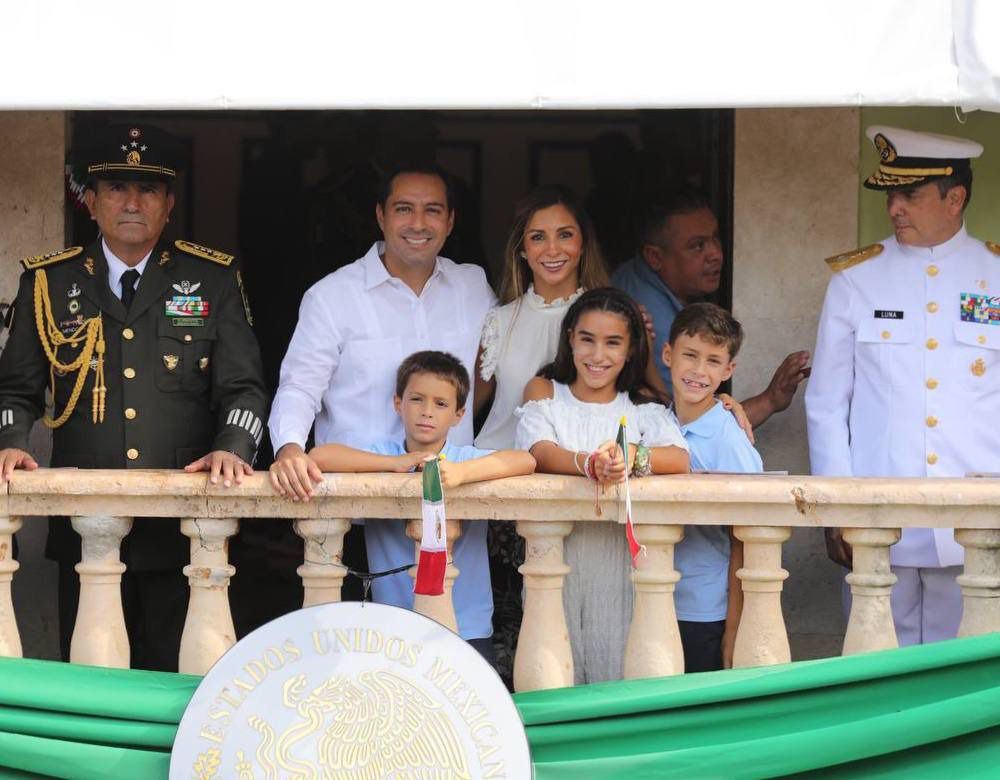 El Gobernador de Yucatán Mauricio Vila Dosal encabezó el desfile cívico-militar conmemorativo del 16 de septiembre