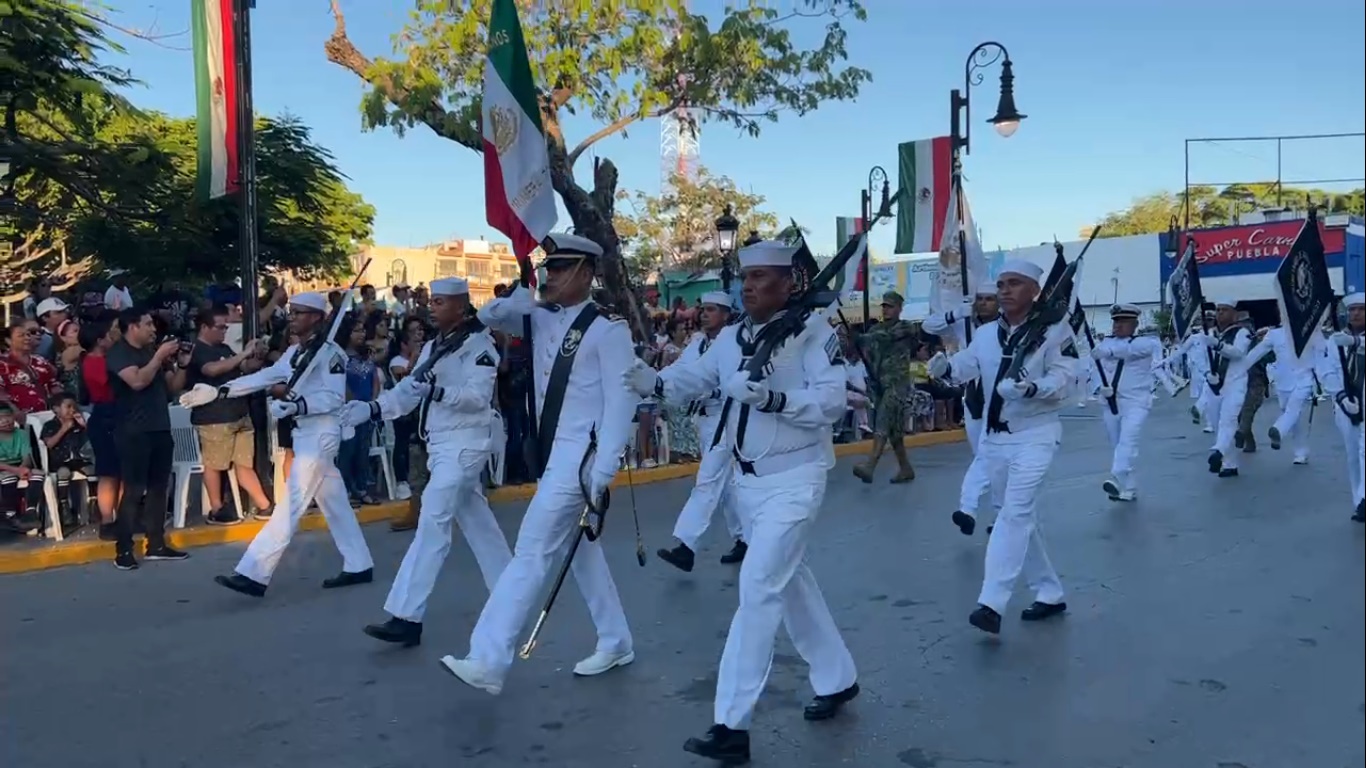 Poca participación en el desfile militar en Ciudad del Carmen
