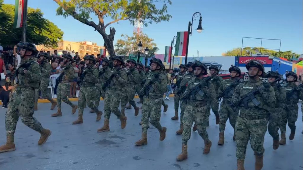 Poca participación en el desfile militar en Ciudad del Carmen