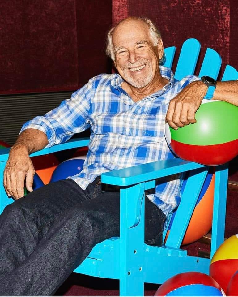 Jimmy falleció en paz la noche del 1 de septiembre, rodeado de su familia, amigos, música y sus queridos perros