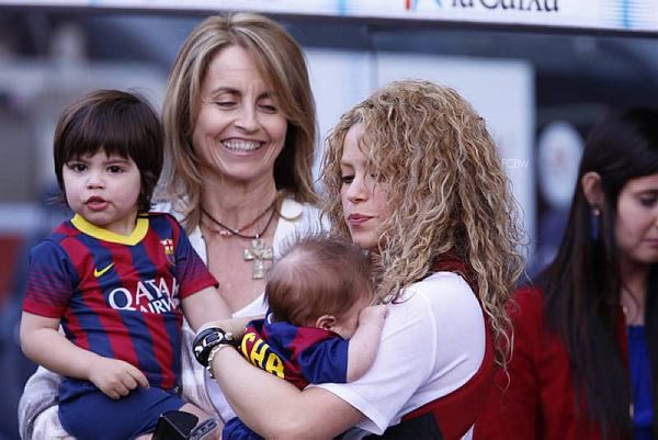 Mamá de Piqué acusa a Shakira, alega que la alejo de sus nietos