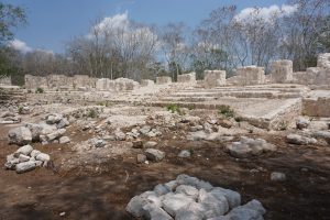 Descubren arqueólogos, dos conjuntos habitacionales en la Zona de Kabah, INAH