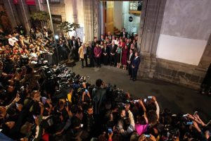 López Obrador, entrega el bastón de mando a la nueva Coordinadora Nacional de la Defensa de la Cuarta Transformación