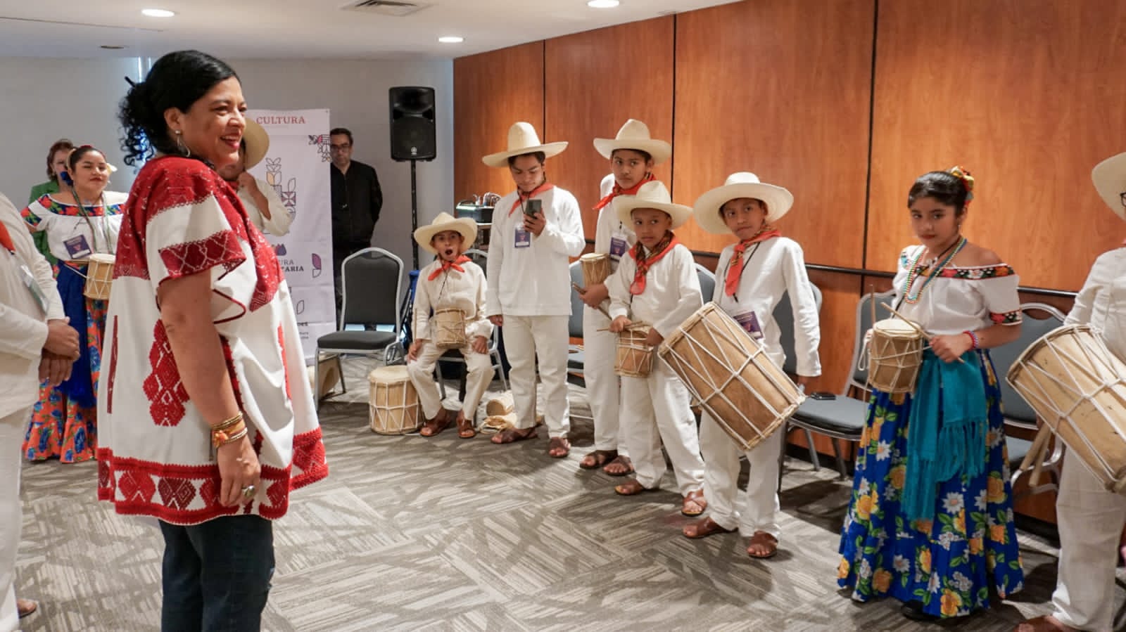 SC entrega instrumentos a tamborileros de Guaytalpa, Tabasco