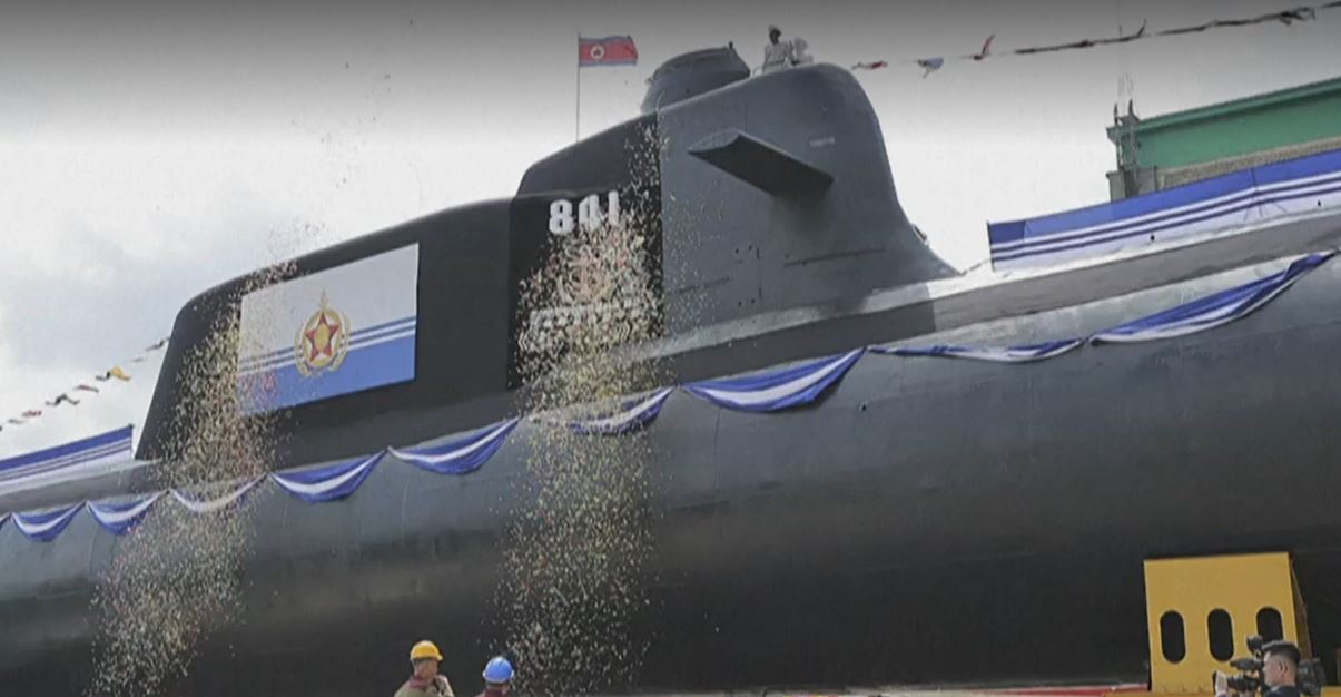 Corea del Norte lanza nuevo submarino