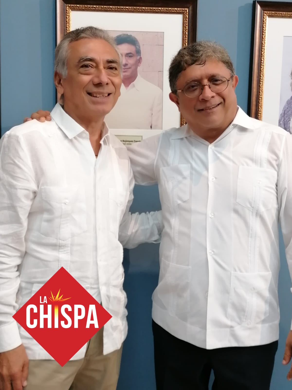 Ing. César Bojórquez Zapata Presidente Municipal de Mérida de 2007-2010 con Antrop. Irving Gamaliel Berlín Villafaña. 