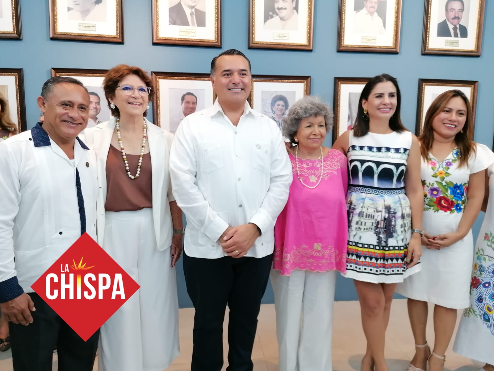 Debelación de la placa por apertura del Salón de los Retratos del Olimpo 