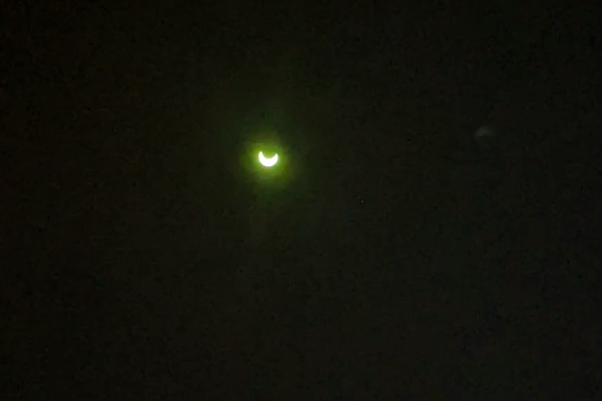 Miles de carmelitas observaron el eclipse anular del sol en diferentes puntos de la Isla