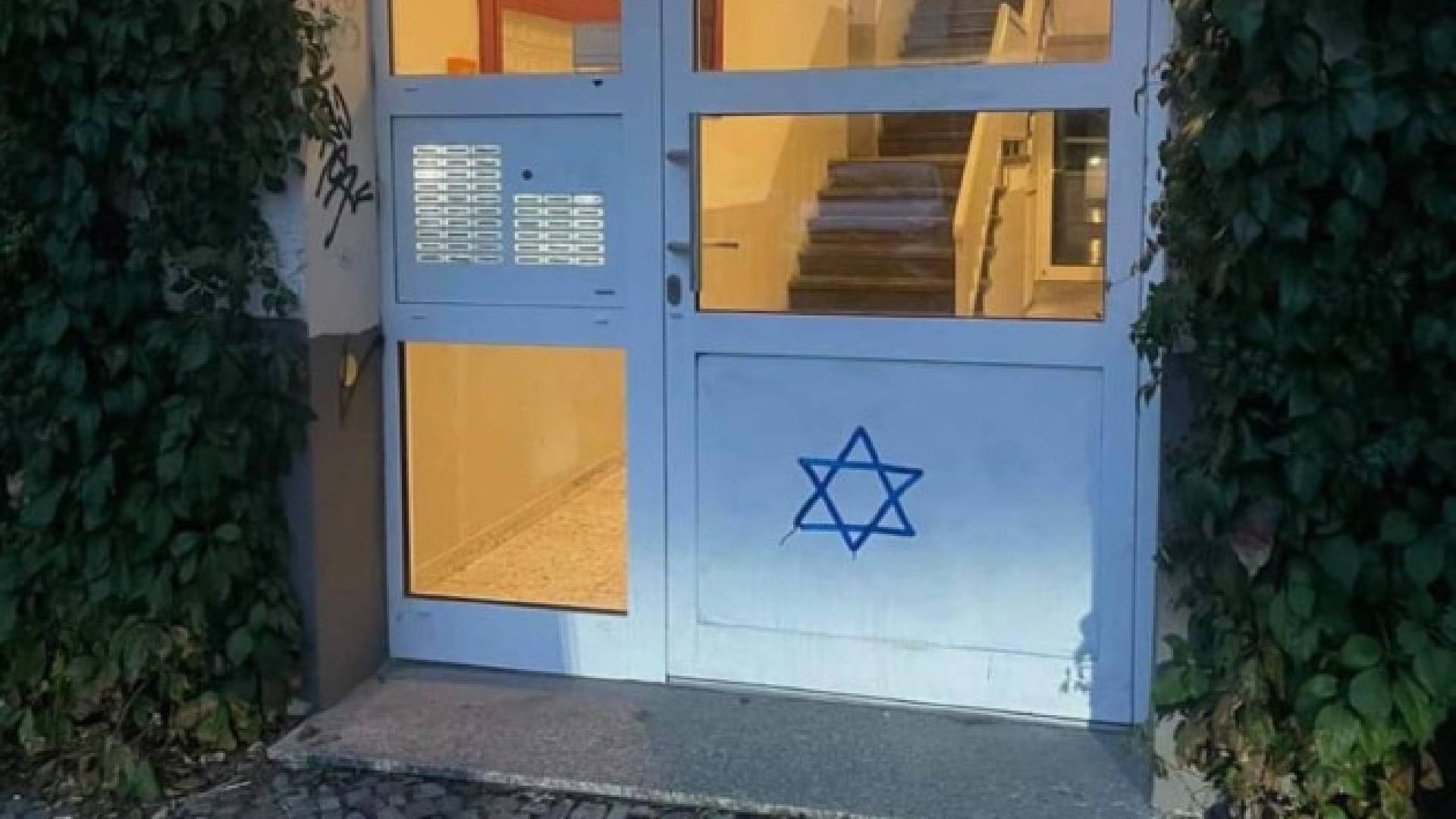 Temen incitación al odio en Alemania: marcan casas de judíos con la estrella de David
