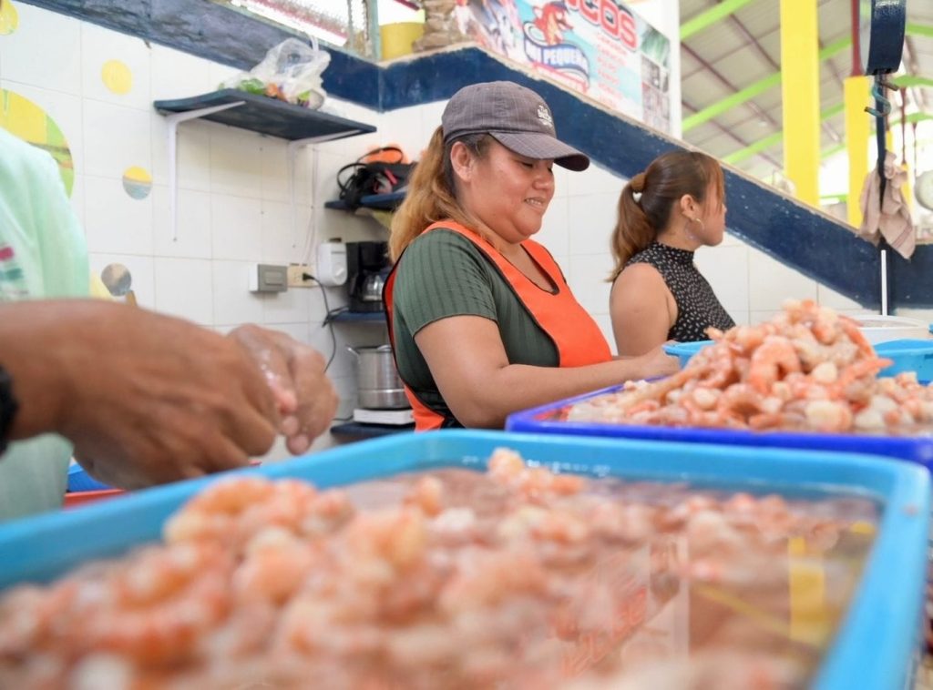 Hasta 300 kilos de camarón siete barbas trae una lancha ribereña de Ciudad del Carmen