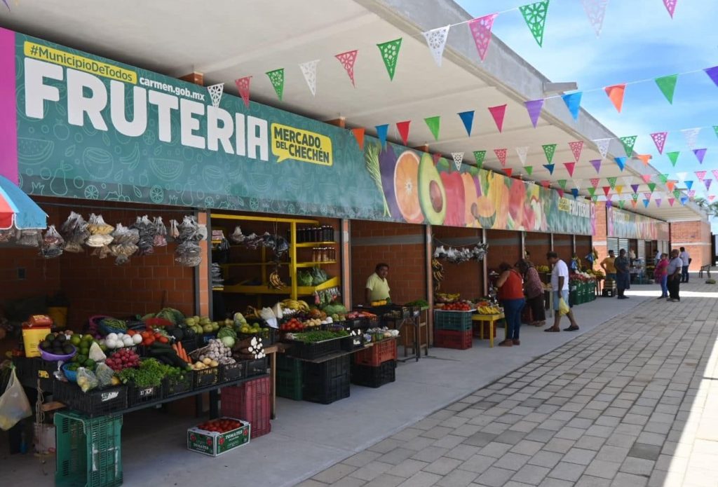 Tianguistas del Chechén esperan que les entreguen sus puestos en el nuevo mercado de Ciudad del Carmen