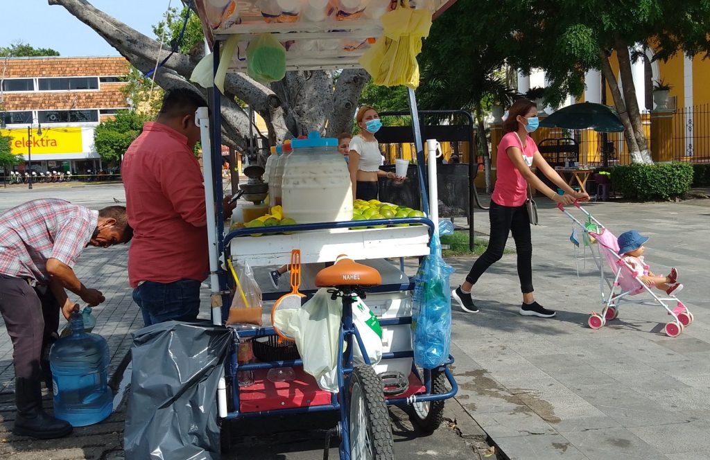 Posible riesgo de salud pública consumir alimentos en vía pública: En Ciudad del Carmen
