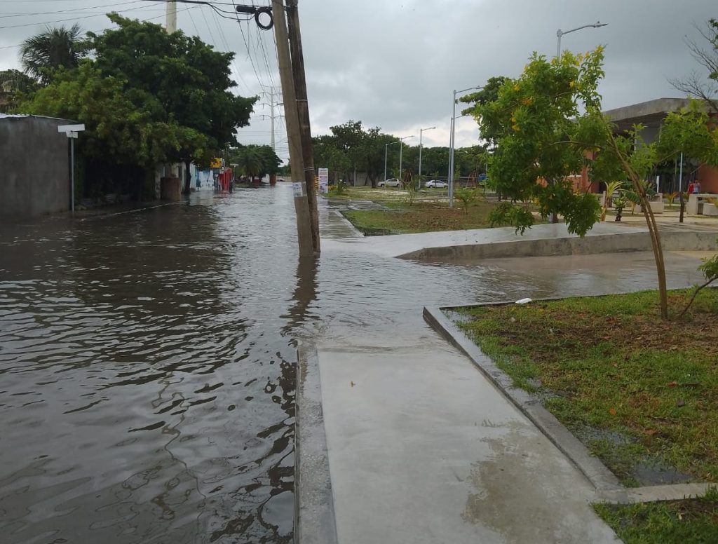 Lluvias intensas del frente frío número 4 dejó varias calles inundadas de Ciudad del Carmen