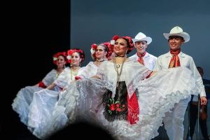 El Ballet Folclórico Titular del Ayuntamiento de Mérida,interpretó el programa “Sones y tradiciones”