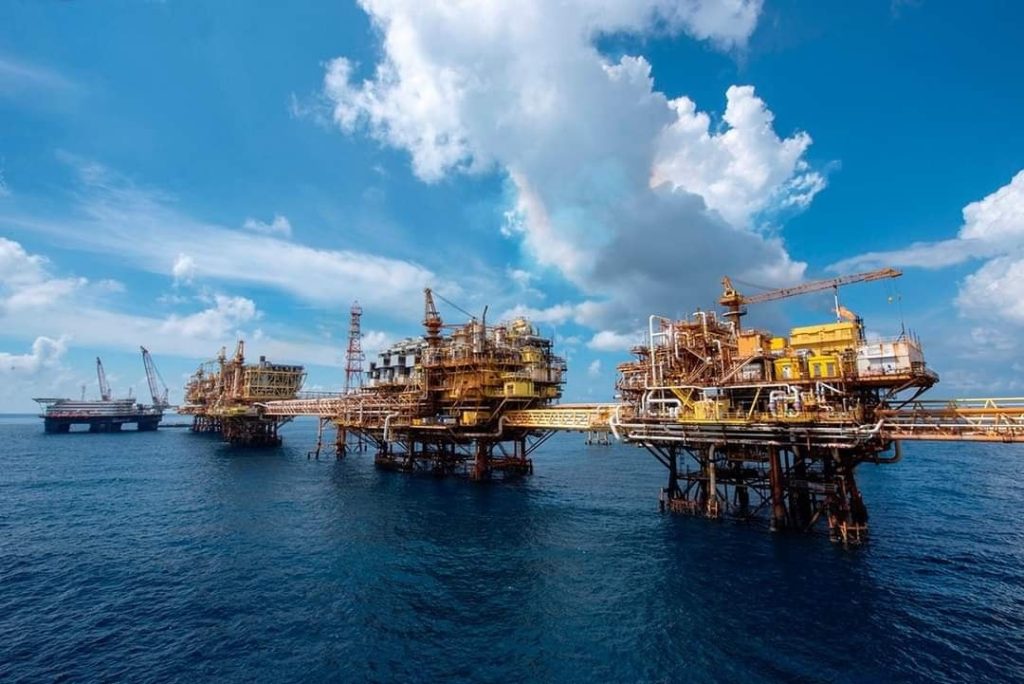 Dirigencia de PEMEX explota a trabajadores de confianza