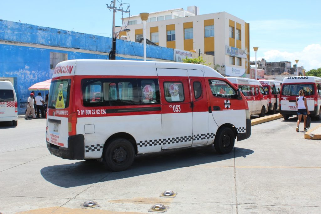 Infraccionan a conductores de combis de Ciudad del Carmen