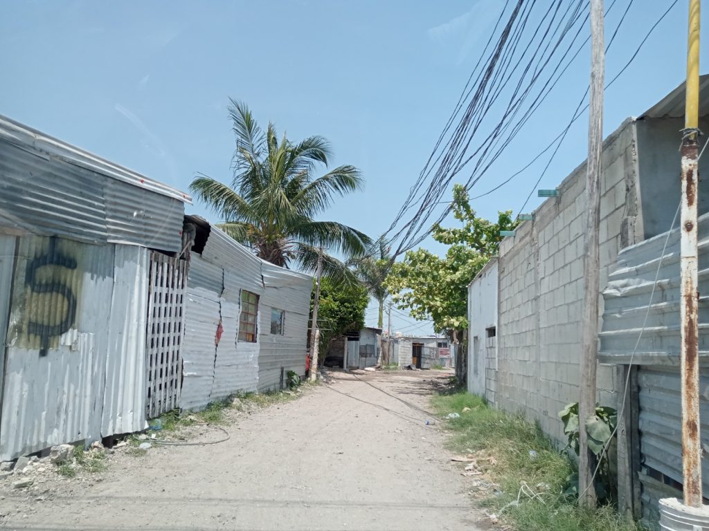 Conexiones indebidas de energía eléctrica en colonias irregularidades afecta a usuarios carmelitas de la CFE