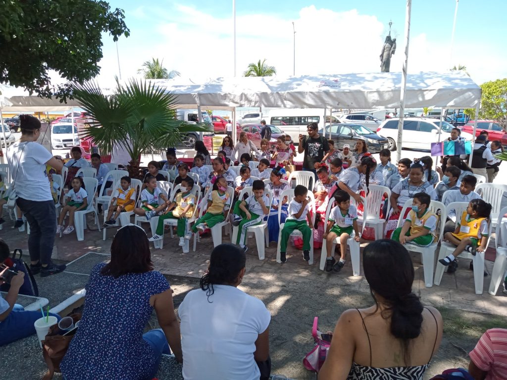 Llega el Librobús a Ciudad del Carmen