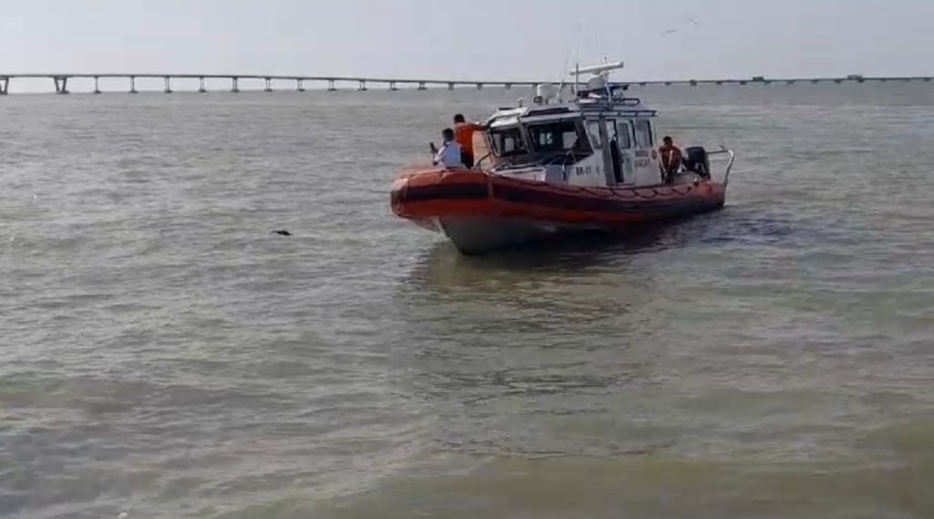 Encuentran cuerpo sin vida de un hombre flotando en las aguas del malecón del centro de Ciudad del Carmen
