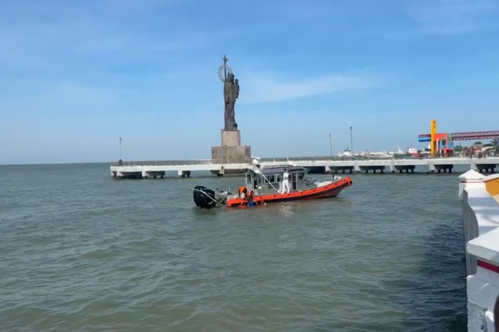 Encuentran cuerpo sin vida de un hombre flotando en las aguas del malecón del centro de Ciudad del Carmen