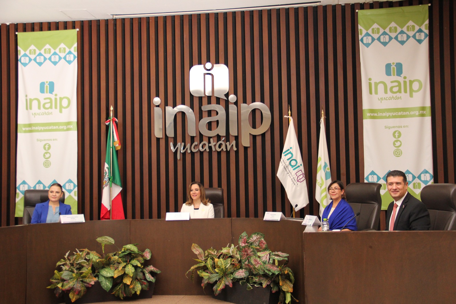 INAI e INAIP Yucatán hacen un llamado a la defensa de la transparencia.