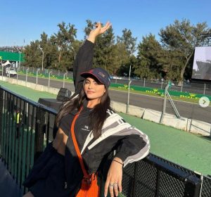 A pesar de su mala experiencia con el abusivo taxista, la modelo colombiana Sara Orrego disfrutó de su experiencia en el Gran Premio de la Formula en México. 