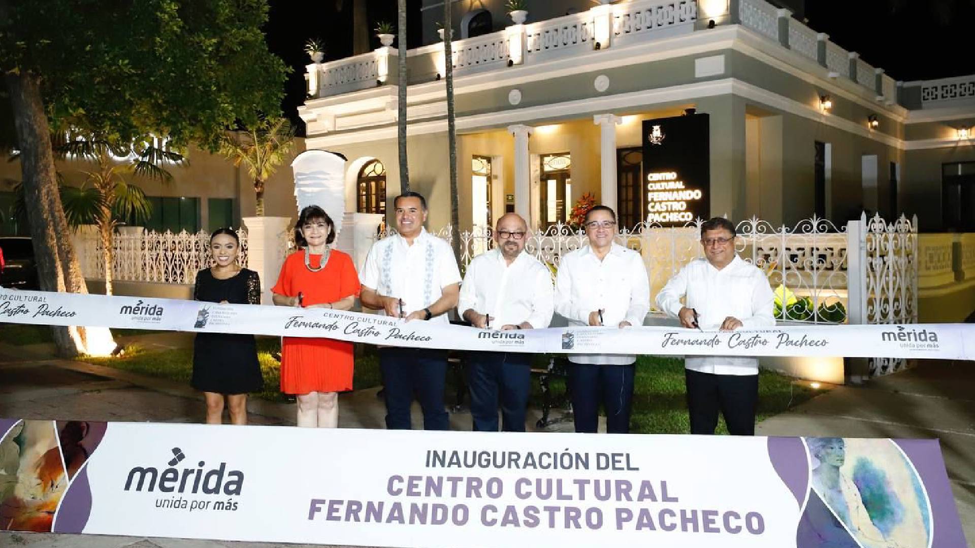 Renán Barrera Concha inaugura el Centro Cultural Fernando Castro Pacheco
