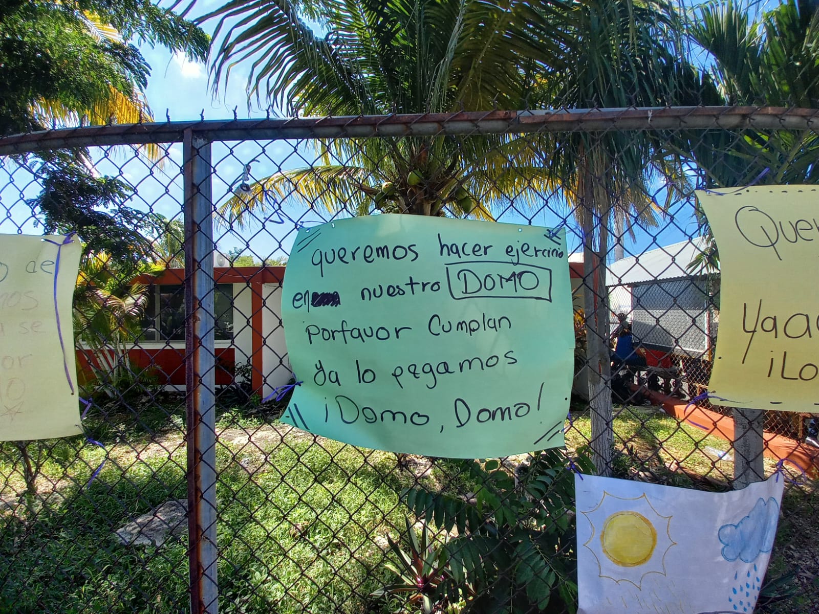 Denuncian falta de cumplimiento en construcción de domo en escuela primaria de Francisco de Montejo