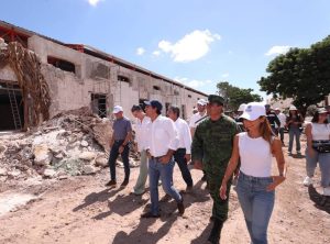 Vila Dosal realizó un recorrido por la obra que se encuentra avanzando de acuerdo con lo programado, para que los alumnos de esta casa de estudios cuenten con instalaciones adecuadas, cómodas e innovadoras.