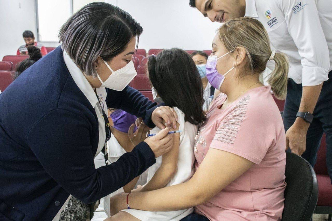 Comienza la campaña de vacunación contra la influenza en el estado de Yucatán.