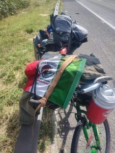 A través de su bicicleta Miguel Ángel inició su viaje hasta la CDMX para visita la Basílica de Guadalupe.