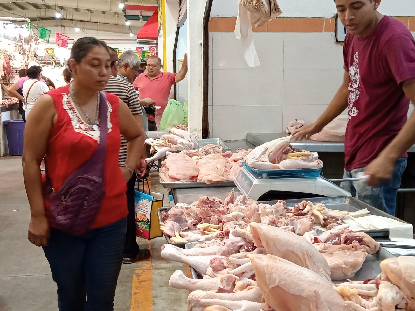 Garantizado el abasto de pollo en el mercado principal de Ciudad del Carmen en esta temporada