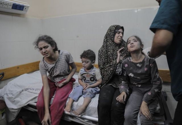 Israel bombardeó un hospital en Gaza y dejó más de 500 muertos, mayoría mujeres y niños