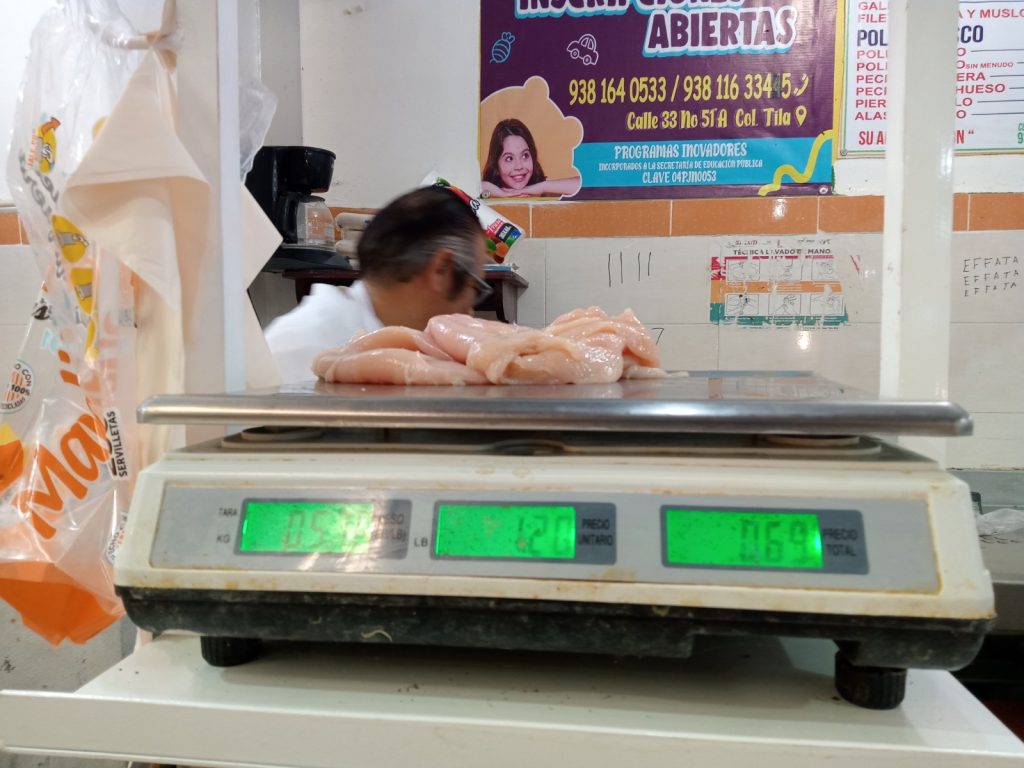Garantizado el abasto de pollo en el mercado principal de Ciudad del Carmen en esta temporada