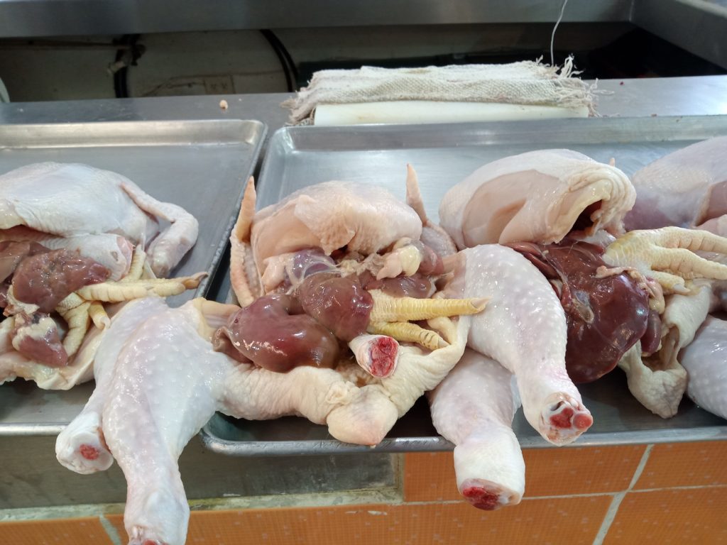 Garantizado el abasto de pollo en el mercado principal de Ciudad del Carmen en esta temporada